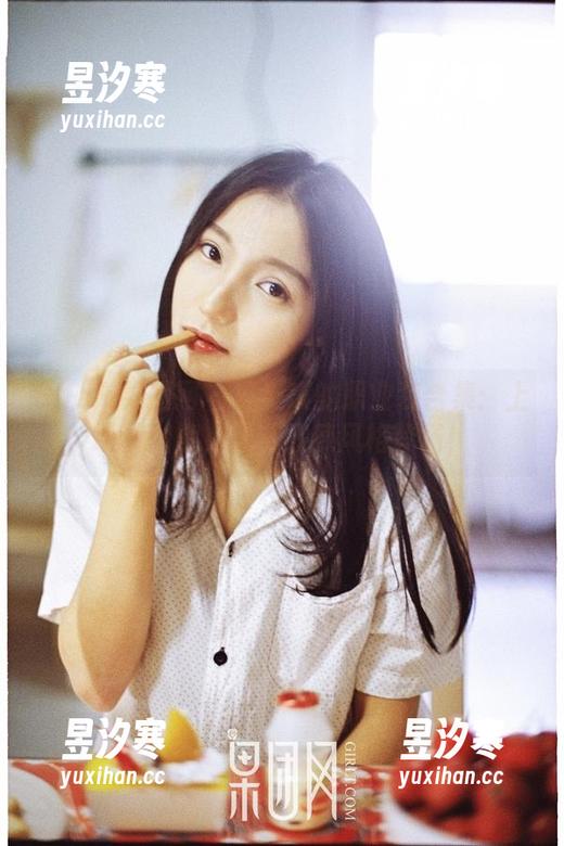 GIRLT果团网 - 莫雅琪的职业装合集：上班不默默，无限热辣风格登场！
