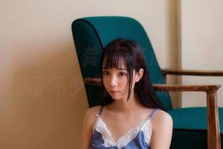 GIRLT果团网 – 龚玥菲在海边，图集里倒是藏了不少“随性”的风格。