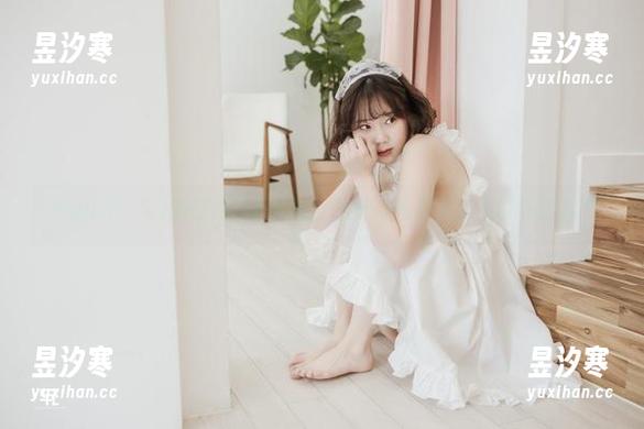 MyuA(뮤아)的在线校服写真，为什么看起来比上课还迷人？