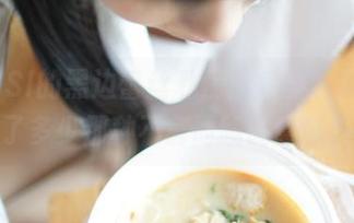 在ROSI的黑边蕾丝私房图包里，到底藏了多少那种不言而喻的意味？