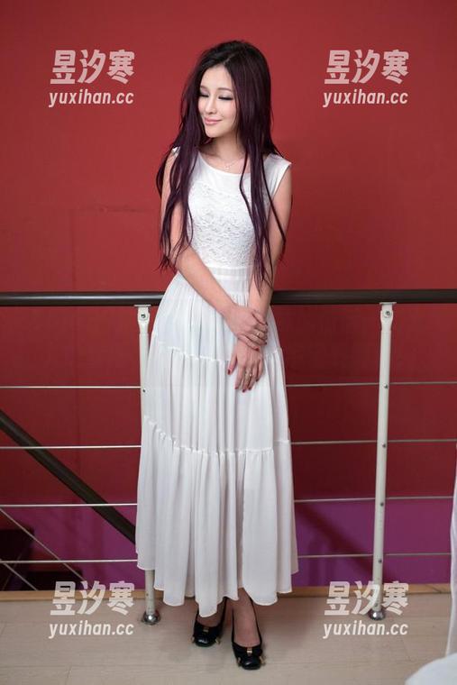 TuiGirl推女郎-胡允儿 TuiGirl推女郎 - 一双棉袜的情话:胡允儿的套图,围绕着你的小宇宙转呀转!