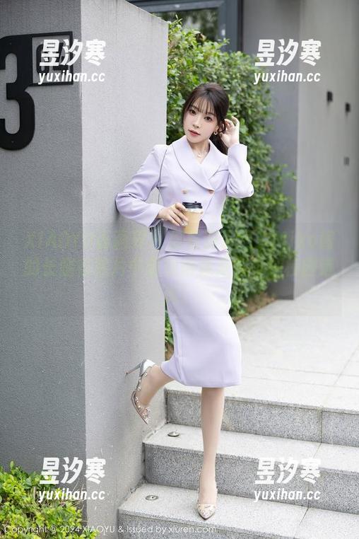 XIAOYU语画界 - 你看到了吗？Miko酱的长腿在照片中表现得像是在参加校园选美！