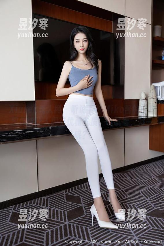 Xiuren秀人网-Miko酱 Xiuren秀人网 - 听说下载Miko酱的白裙图包能让人拥有优雅气质,试试看,万一呢?