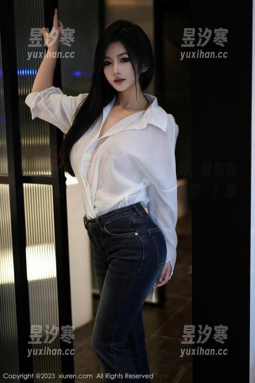 Xiuren秀人网 - 穿上白衬衫后，容容容Alice变身写真界的‘行走的衣架’！原图请自取！