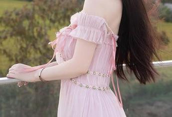 Xiuren秀人网 – 高清的女王，套图里的小波多就像个走出书页的角色，稍微被迷住了呢。