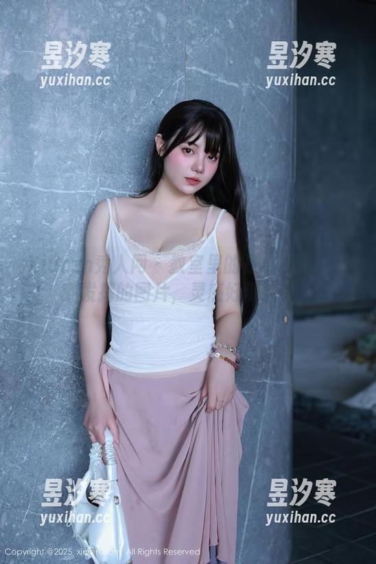 Xiuren秀人网 - 教室里的是小逗逗：任意发挥的图片，灵感好像各处飞