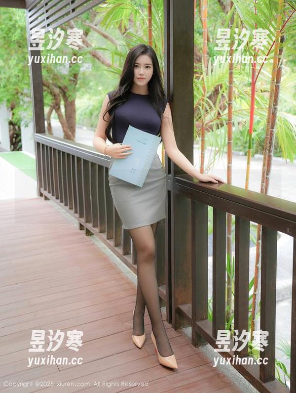 Xiuren秀人网 - 林煊煊的御姐定制：你能想到的所有优雅都在这儿！