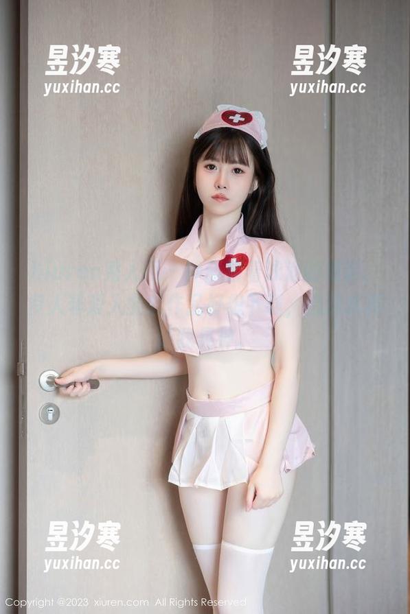 Xiuren秀人网 - 静静看着泳池的倒影，良人非爱人全套作品好想下载，但这水真让我晃神。