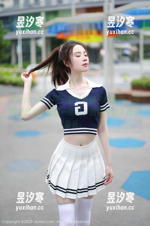 Xiuren秀人网 - 黎秋秋的白色套图，原图里的清冷就像一缕风，微妙又让人想要靠近。