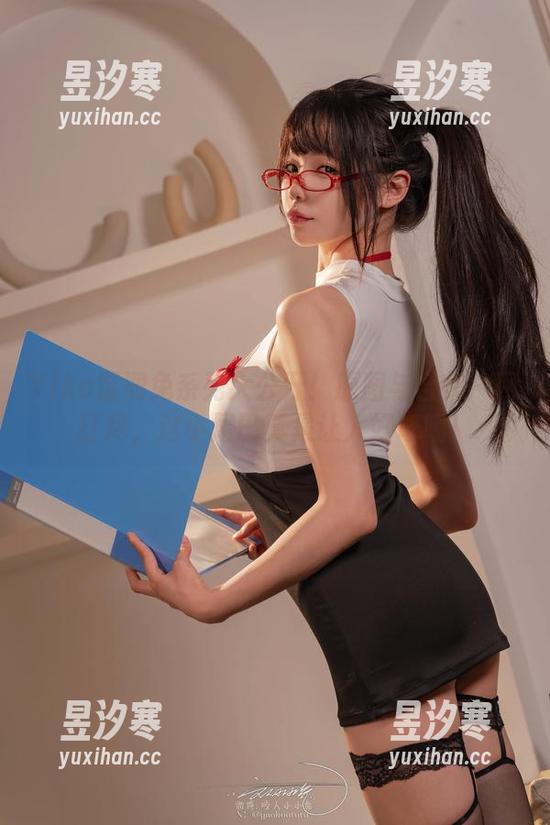 Yiko湿润兔系列大公开！原图与合集一网打尽，这小尾巴真是让人好奇呢！