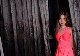 pans – 娃娃在这组最新写真里当秘书，风格我不太懂，但乐趣无穷！