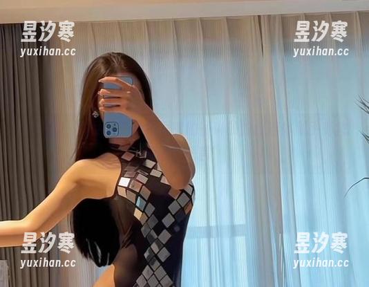 微密圈 - 作品醒来，不爱笑的赛琳的豹纹连体似乎有独特的“语言”