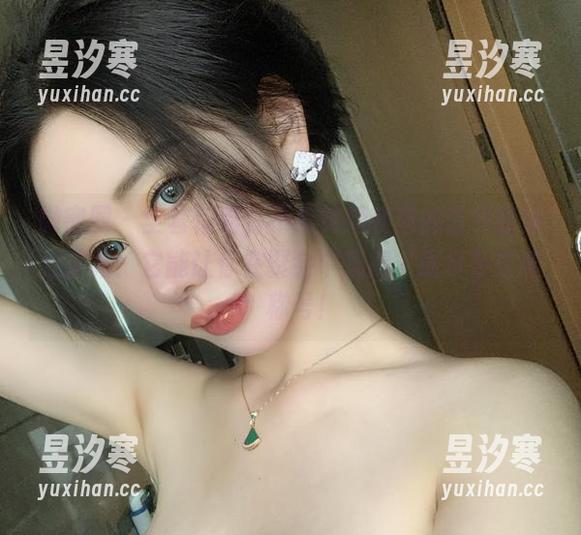 不爱笑的赛琳 微密圈 - 全套惊喜,不爱笑的赛琳的蓝色蕾丝包臀裙:它能让你在聚会中赢得‘最具存在感’称号!