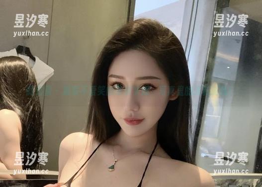 不爱笑的赛琳 微密圈 - 观察不爱笑的赛琳学妹,写真里的光影游戏!