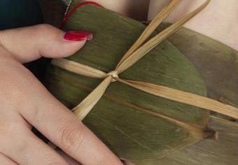 丽柜 – 允儿的定制和服，翻开作品的每一边都像在翻阅历史啊。
