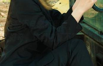 丽柜 – 自恋不自恋不重要，潼潼的自拍原图让人好奇，这到底算不算“作品”？