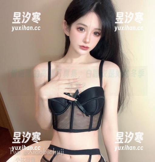 倦倦喵的高清写真集，白睡衣是她的冬季外套？