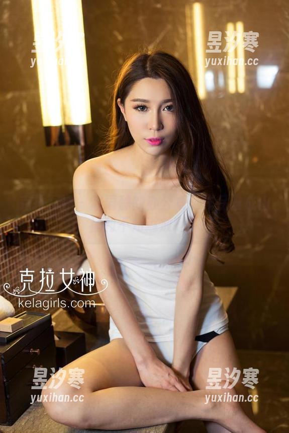 克拉女神 - 赵雨静的办公桌：作品堆成山，福利不知道放哪了！