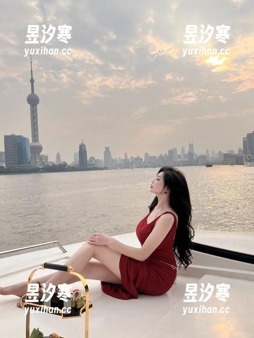 微密圈 - 私拍暴露了周妍希黑丝的每一次回眸，果然还是想停留在那一瞬间。