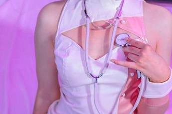 图包带你看看，夏夏子的白修女，这画风…不太一般。