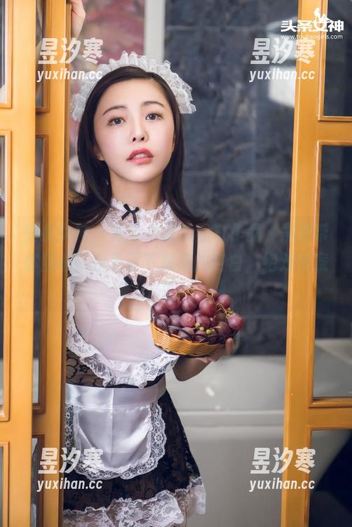 头条女神-刘瑾希 头条女神 - 刘瑾希最新黑白作品,黑色带你脑补,白色留下想象的空白,绝对有意思。