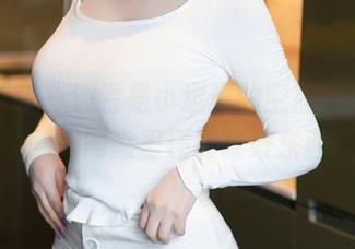 尤蜜荟 – 一边看是小逗逗的空姐写真，一边琢磨网盘里还有啥好东西。