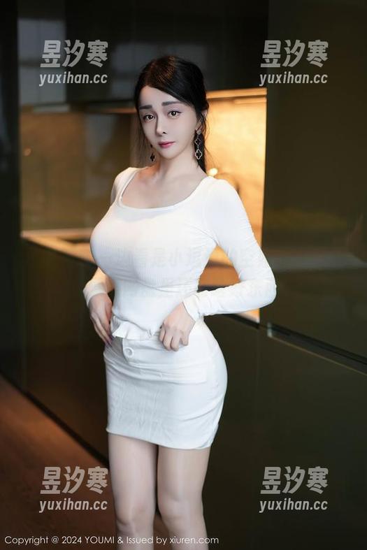 尤蜜荟 - 一边看是小逗逗的空姐写真，一边琢磨网盘里还有啥好东西。