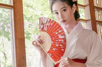 礼服炫技，年年Nnian的最新美图，谁说只为婚礼？