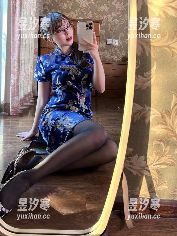 微密圈 - 张思允的黑丝制服—明亮无圣光，暗藏千种想象！