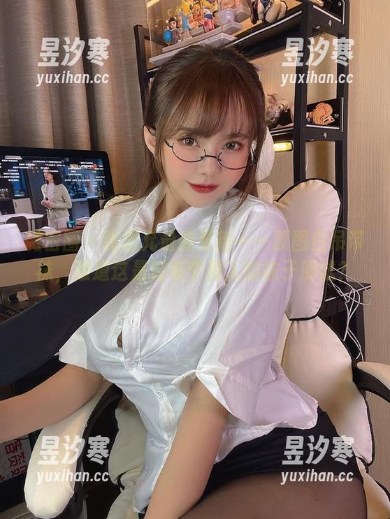 张思允 微密圈 - 张思允最新更新——原图白吊带袜,难道这是对每个男人的袜子测试?