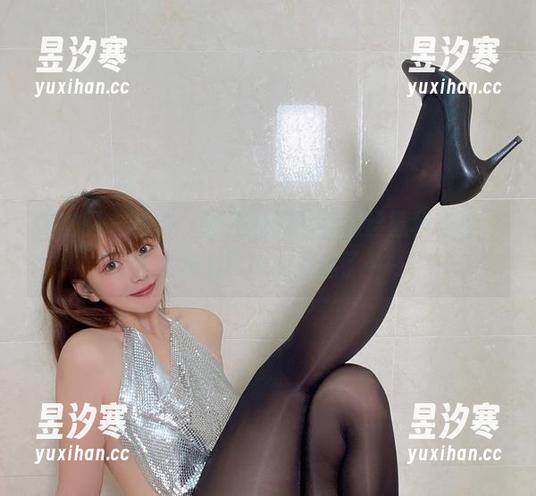 微密圈 - 各位，张思允的制服黑丝福利作品，来的路上不小心失态了……