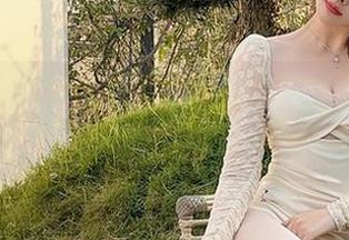 微密圈 – 徐莉芝Booty的吊带图包：不小心看穿的清新风
