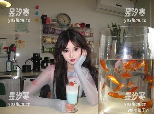 怡子yiii 脚趾头也要走上人生巅峰!快来欣赏怡子yiii用姿态讲述的最新裸足美图