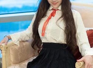 推女郎 – 当黄可穿上短裙，私拍合集直接送你夏天的清凉！