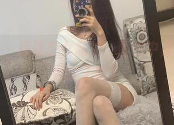 微密圈 – 提袜少女私拍，图包中那双高跟鞋说了啥？