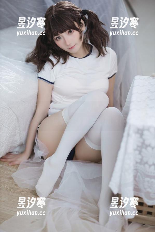 美图下载：是三不是世w的缤纷泳装秀，水中小溪来一场温柔的拥抱！