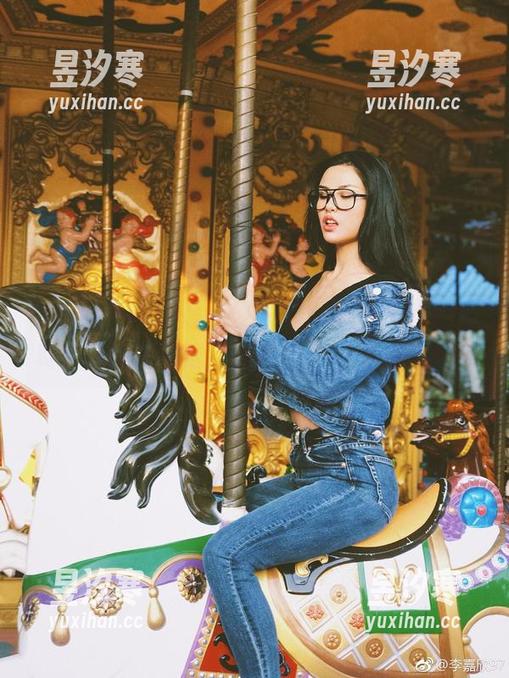 微密圈 - 这不是随便拍的，李嘉欣97的写真作品让美足成了焦点！谁还关注其他？