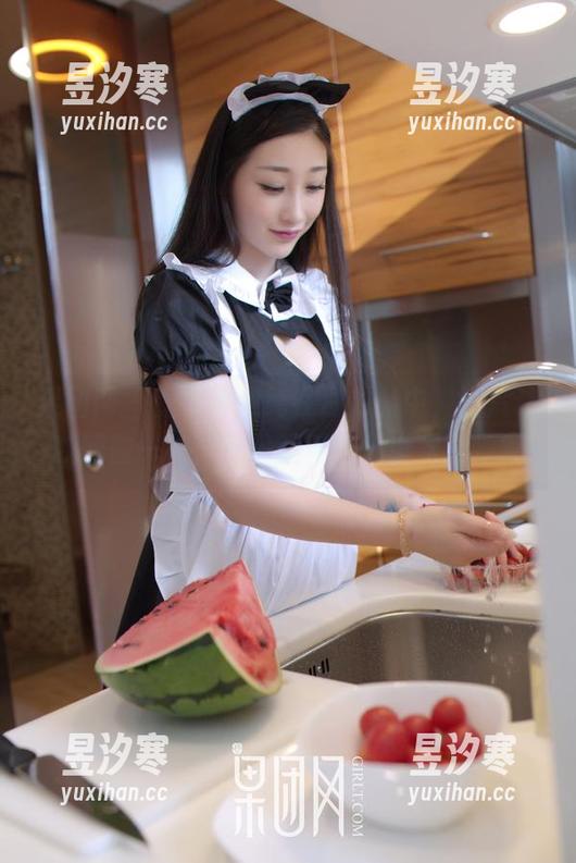 果团网-尹意纯 果团网 - 嘘,尹意纯在白衬衫中,图片让我眼前一亮,作品藏着几分小欢喜吧?