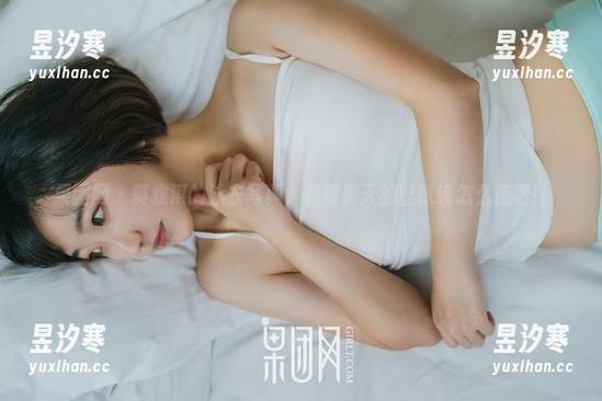 果团网 - 莫雅淇的泳衣写真，看看夏天的壁纸该怎么选吧！