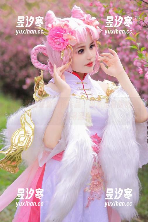 桃暖酱的最新旗袍作品，果然是将旗袍穿得懂得漂亮