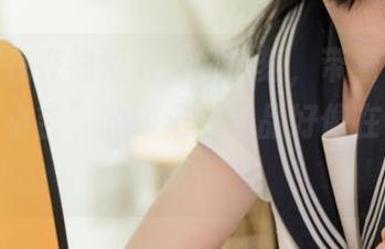 小姐姐在在线留下美好时刻，带着“爆机少女喵小吉”的印记，作品好像在说悄悄话。