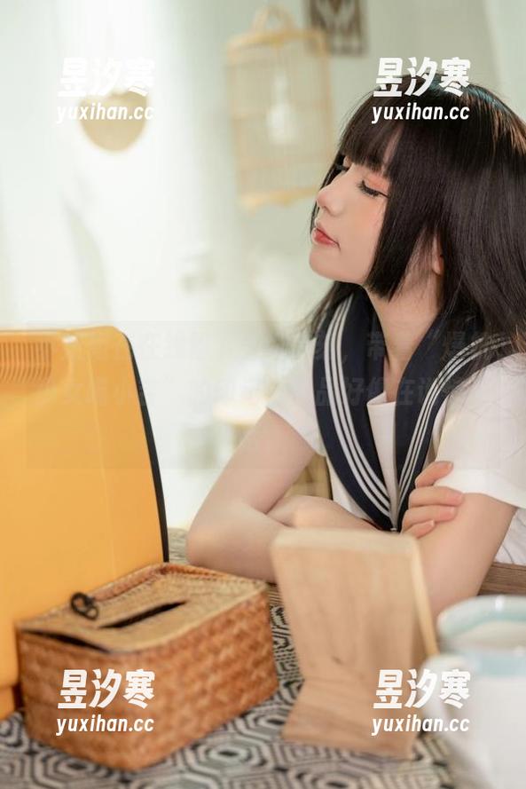 爆机少女喵小吉 小姐姐在在线留下美好时刻,带着“爆机少女喵小吉”的印记,作品好像在说悄悄话。