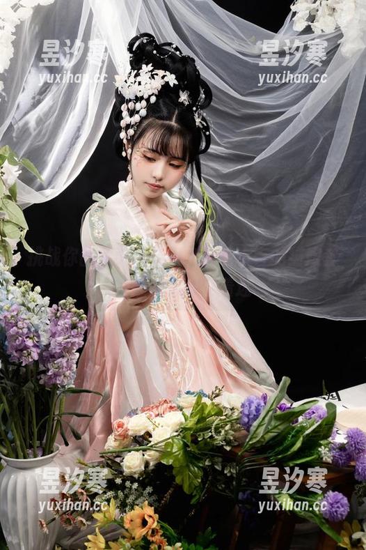 爆机少女喵小吉 挑战你的审美,爆机少女喵小吉的猫娘套图让我吊诡又着迷