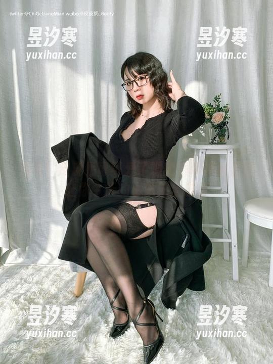 皮皮奶可可爱了啦 选我!皮皮奶可可爱了啦的系带修女套图,让你今天的小烦恼全忘掉!