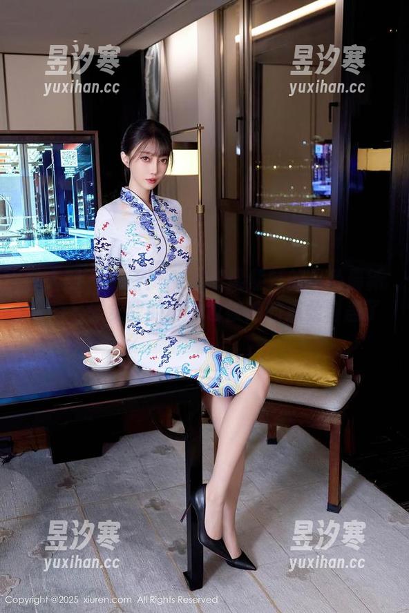 秀人网-ALICE梁紫轩 秀人网 - 更新!ALICE梁紫轩的粉色最新套图,感觉我的屏幕也被她的温柔覆盖了。
