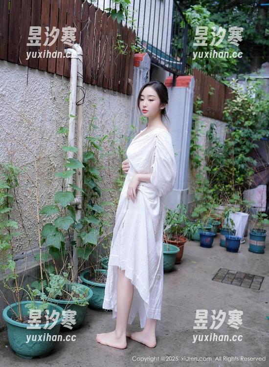 秀人网 - 千夜未来的女仆全集：我能猜到你想看的，可你猜不到我想做的。