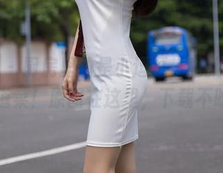 秀人网 – 厨房里的是小逗逗，看我一招拿下这道菜！原图在这里，下载不吃亏。