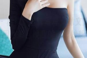 秀人网 – 棉袜、全套写真，林文文好像在用色彩召唤我的奇思妙想
