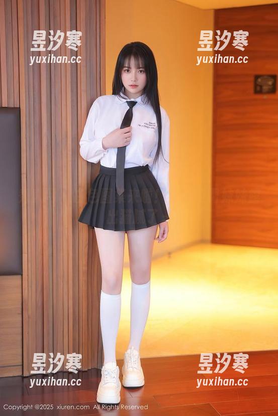 秀人网 - 白色图集来啦！猫咪巨臀妹妹露出猫腻了～
