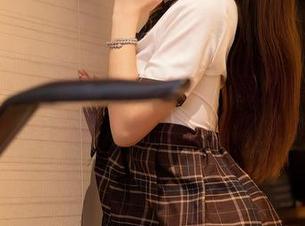 秀人网 – 王雅姗是我校服：高清图片里的青春气息，满满的另类可爱